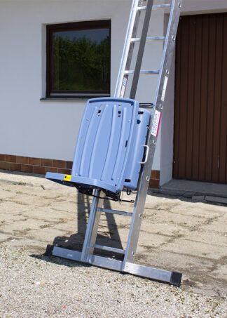 Žebříkový výtah s bateriovým pohonem výška 2.1 - 7 m, nosnost 120kg